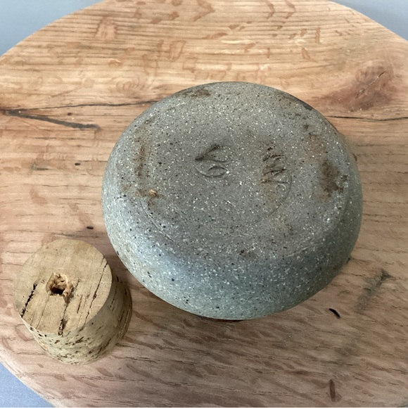 Vintage - Two Toned Handmade Ceramic Pottery Jar / Creamer / Pitcher - Unique - Picture 10 of 15